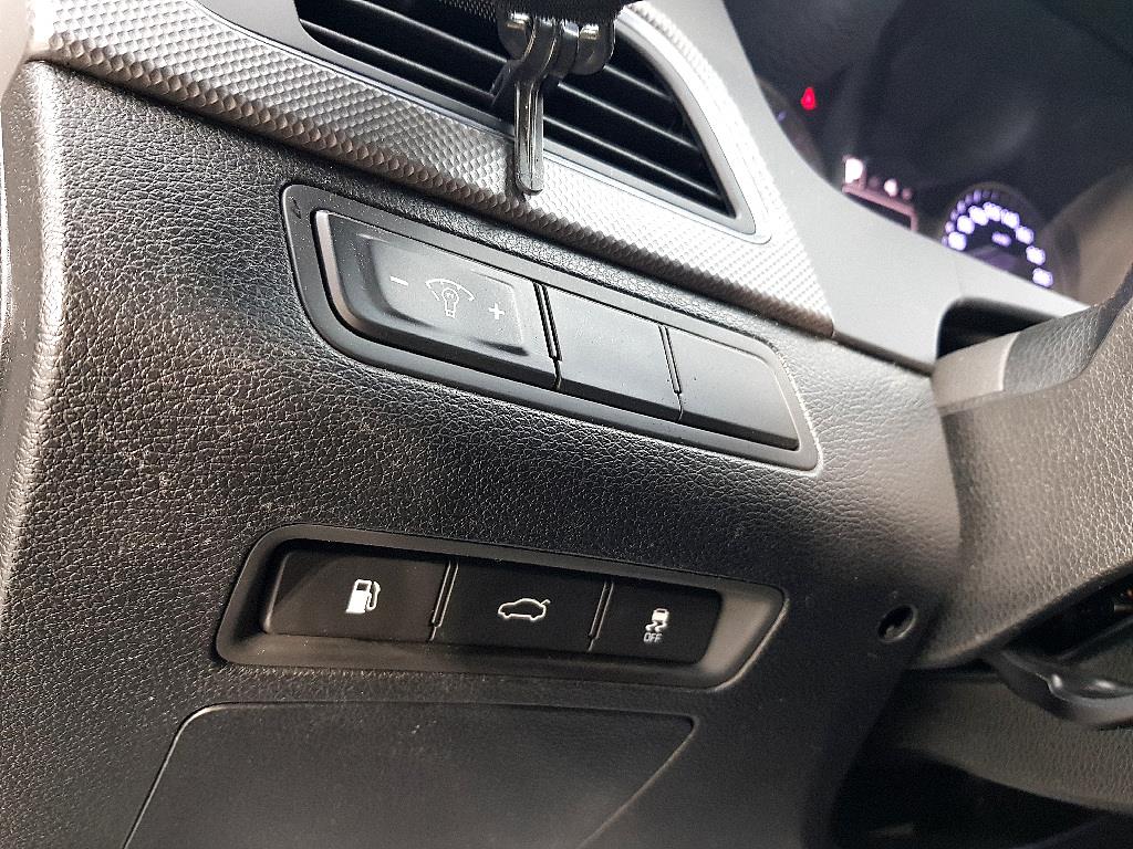 HYUNDAI Sonata - Vista 12