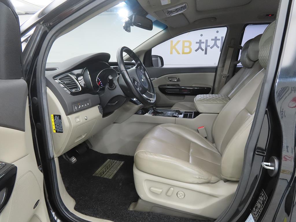 KIA Carnival - Vista 5