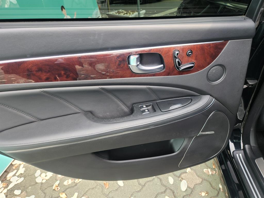 HYUNDAI Equus - Vista 7