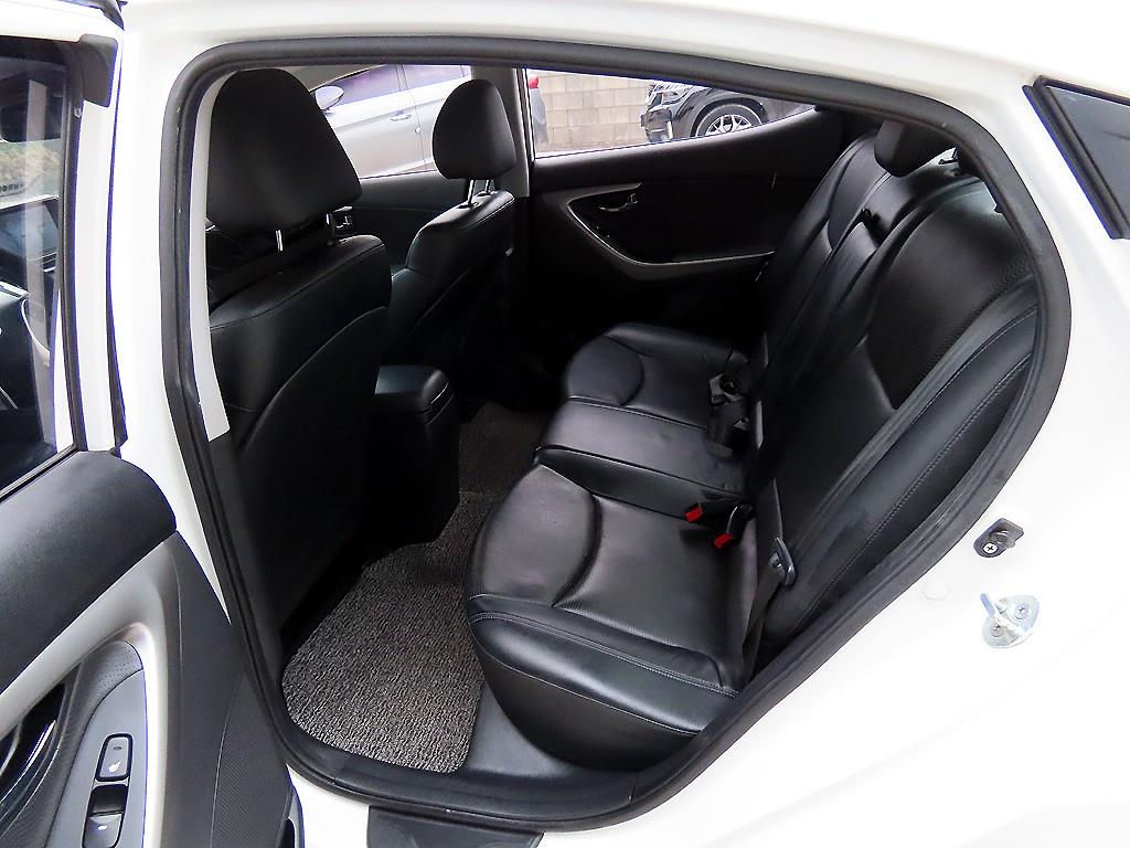 HYUNDAI Avante - Vista 6