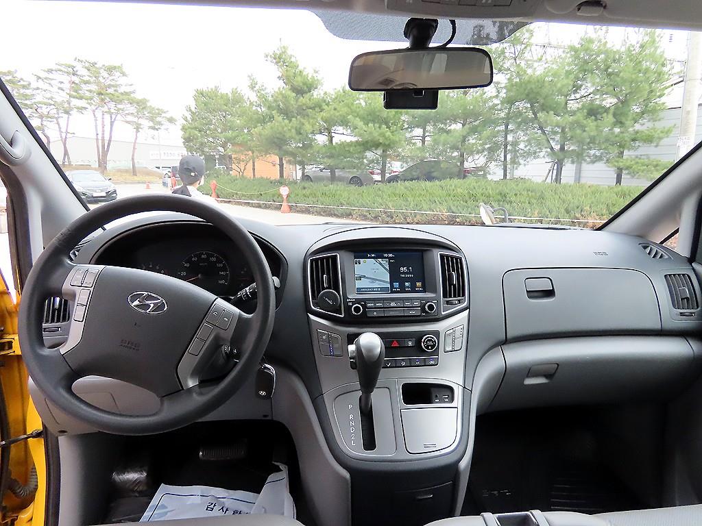 HYUNDAI Starex - Vista 8