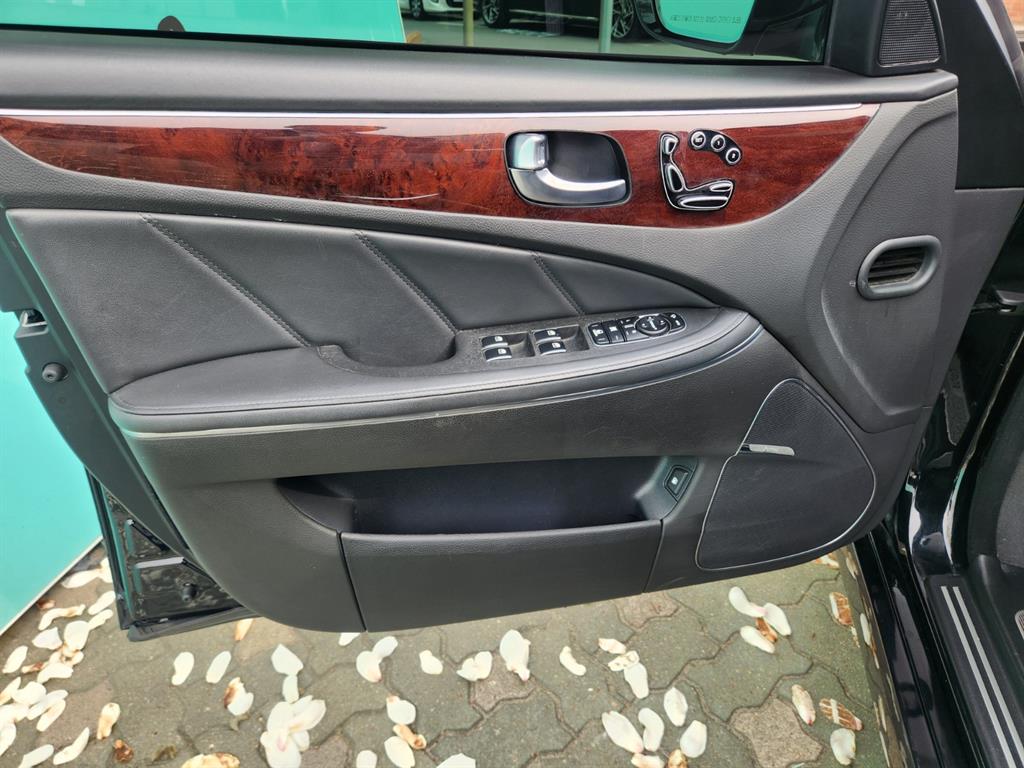 HYUNDAI Equus - Vista 11