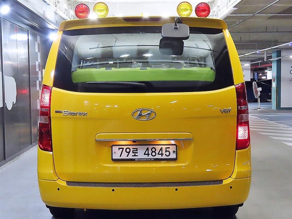 HYUNDAI Starex - Vista 5