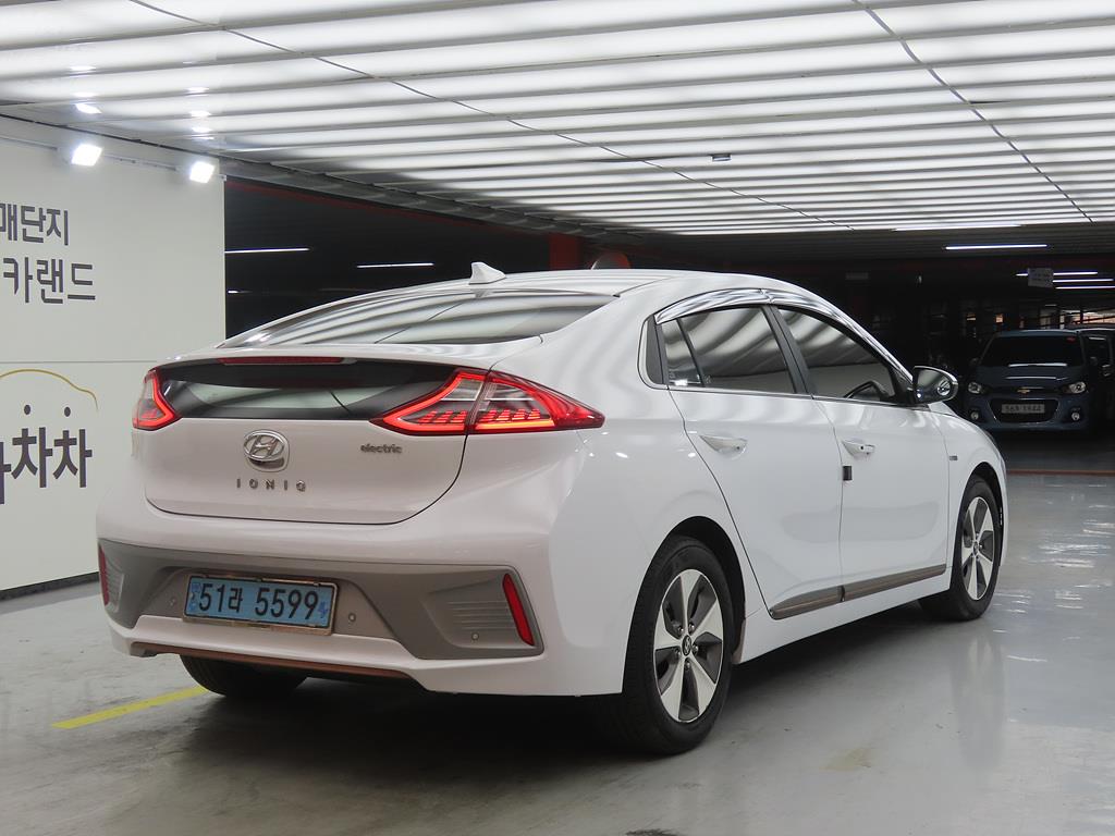 HYUNDAI Ioniq - Vista 4