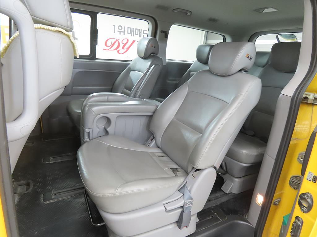 HYUNDAI Starex - Vista 7