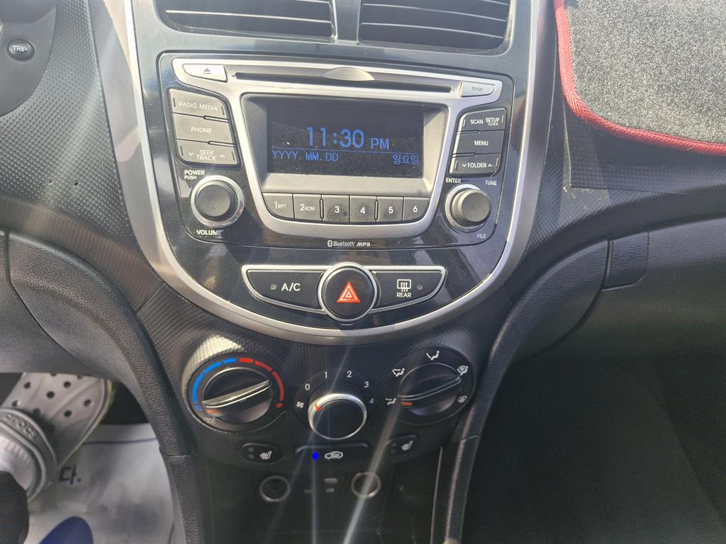HYUNDAI Accent - Vista 11