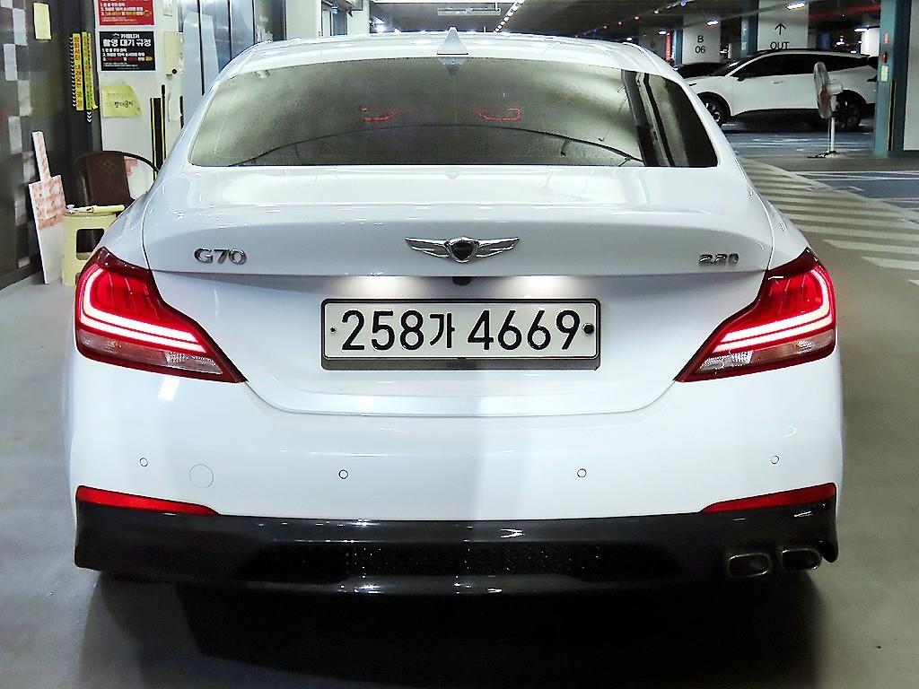 Genesis G70 - Vista 5