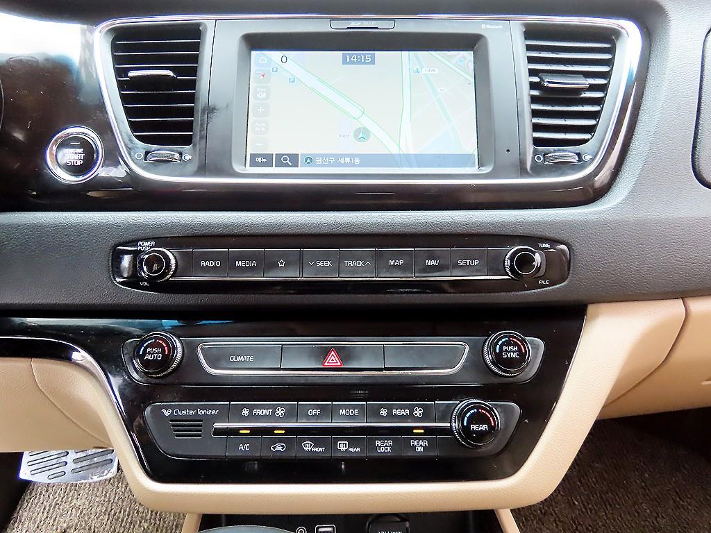 KIA Carnival - Vista 12