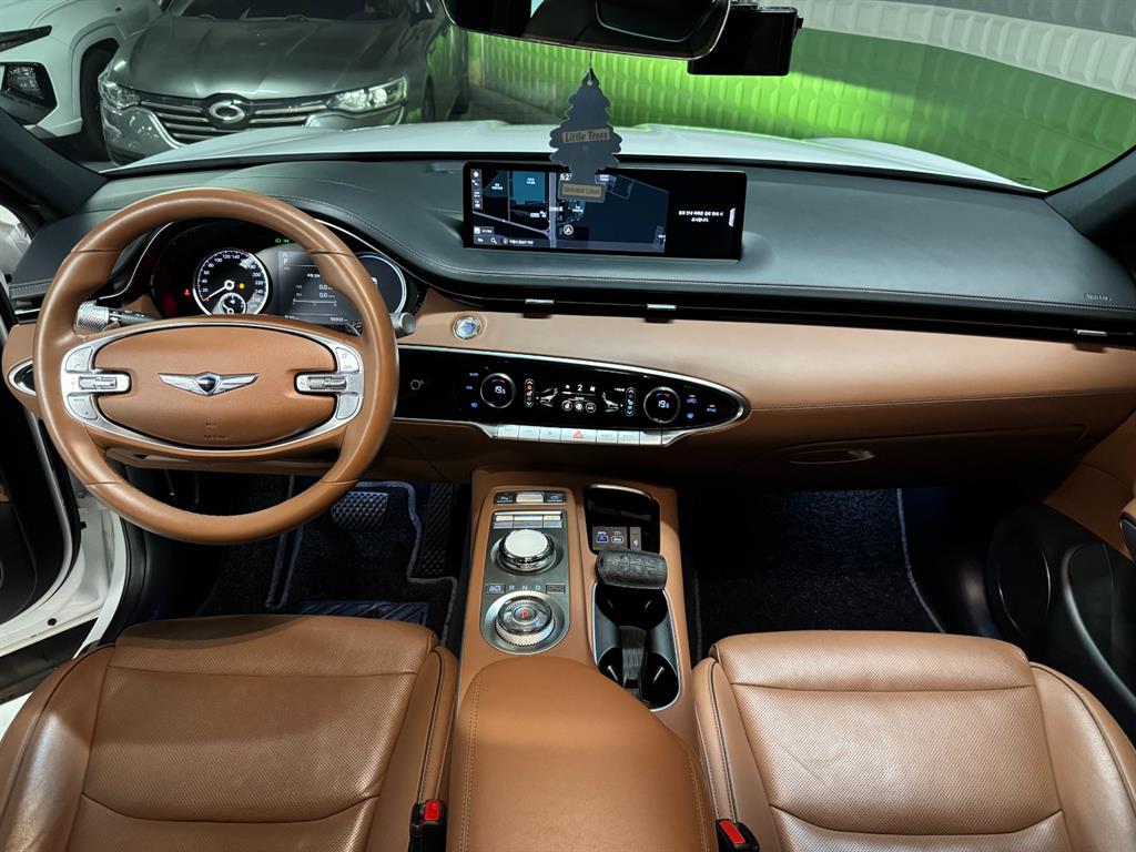 Genesis GV70 - Vista 8