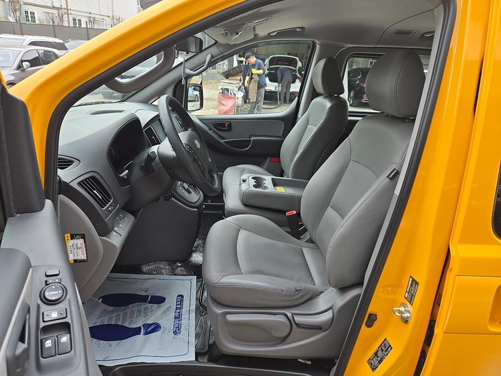 HYUNDAI Starex - Vista 5