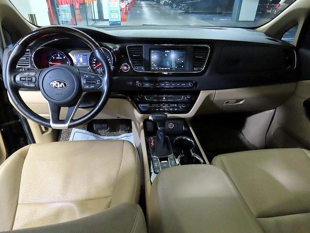 KIA Carnival - Vista 10