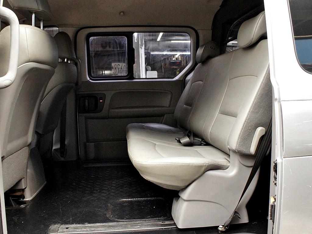 HYUNDAI Starex - Vista 10