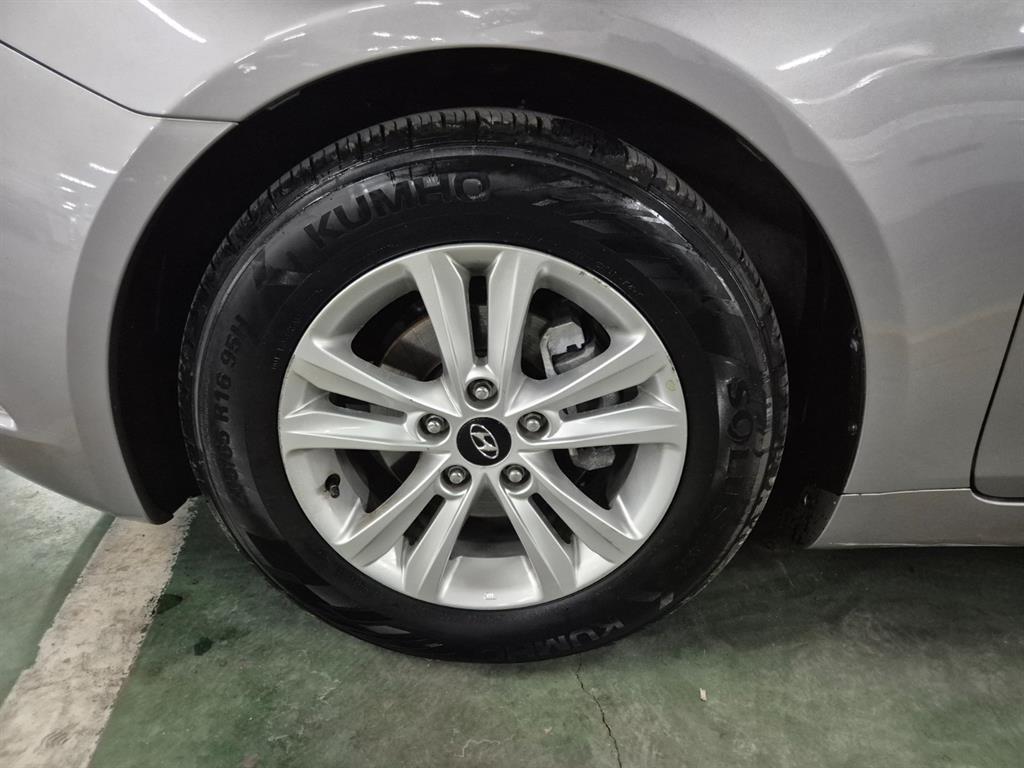 HYUNDAI Sonata - Vista 8