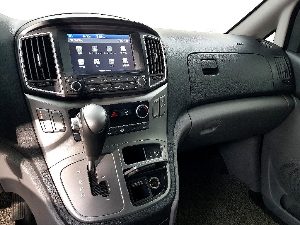 HYUNDAI Starex - Vista 9