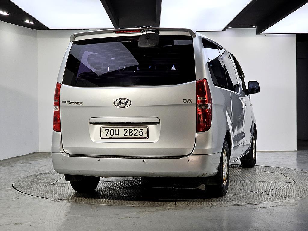 HYUNDAI Starex - Vista 3