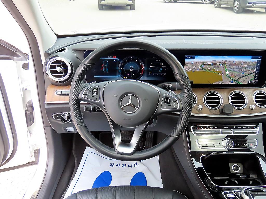 Mercedes Benz E class - Vista 8