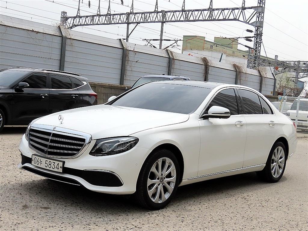 Mercedes Benz E class - Vista 2