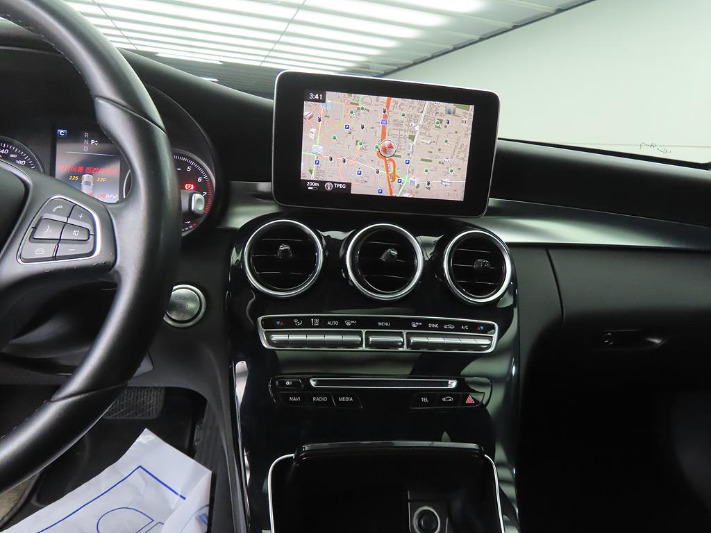 Mercedes Benz C Class - Vista 11