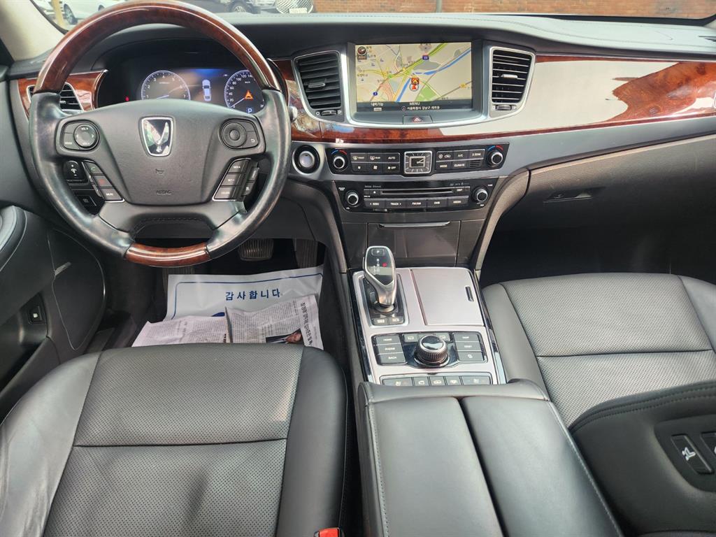 HYUNDAI Equus - Vista 10