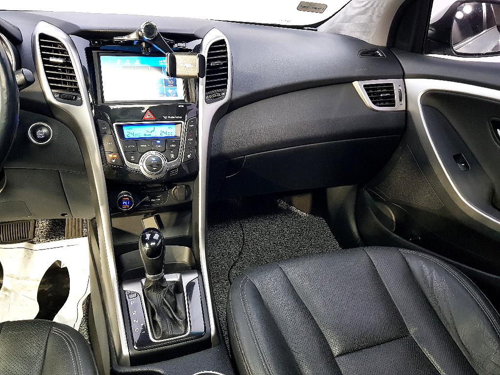 HYUNDAI i30 - Vista 10