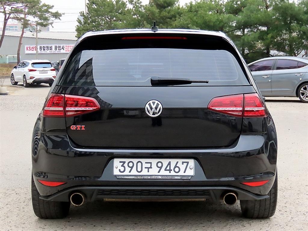 Volkswagen Golf - Vista 4