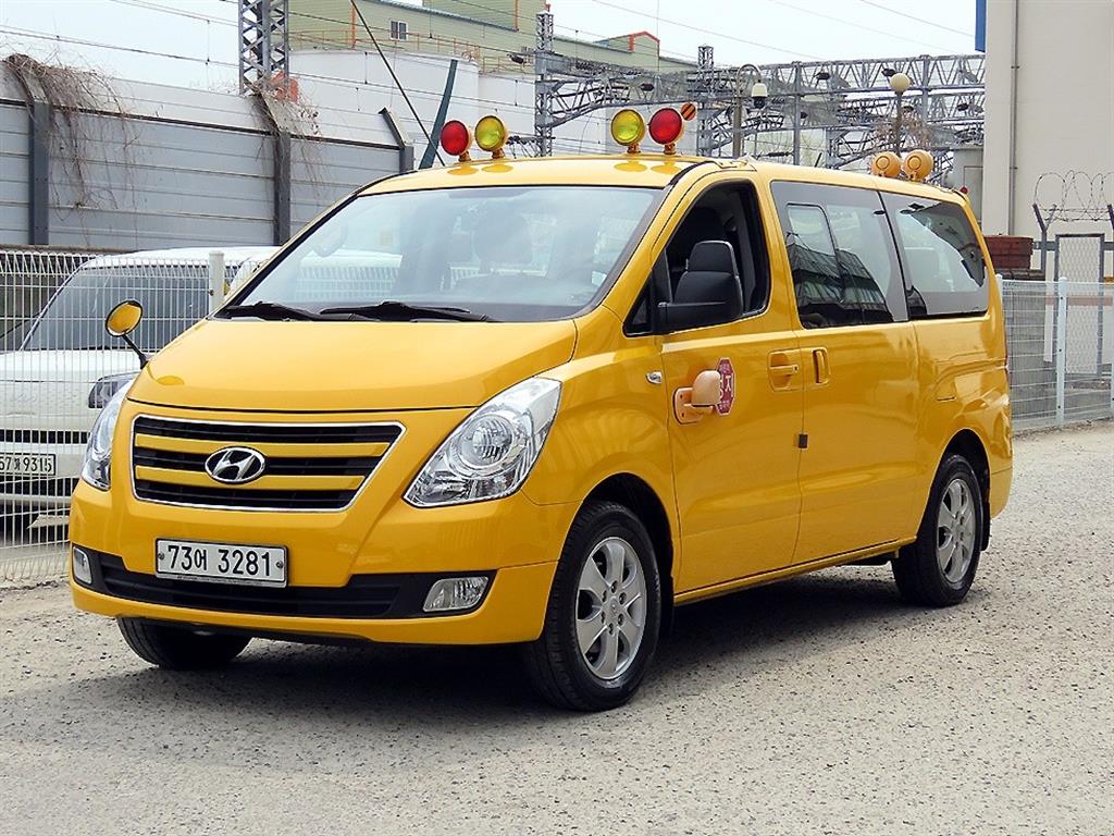 HYUNDAI Starex - Vista 2