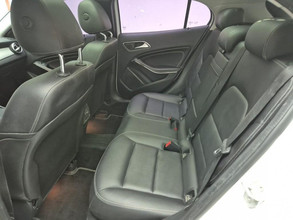 Mercedes Benz GLA Class - Vista 12