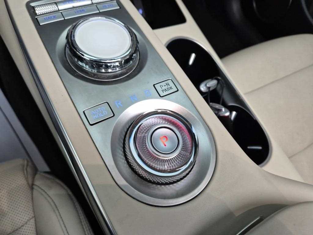 Genesis GV70 - Vista 8