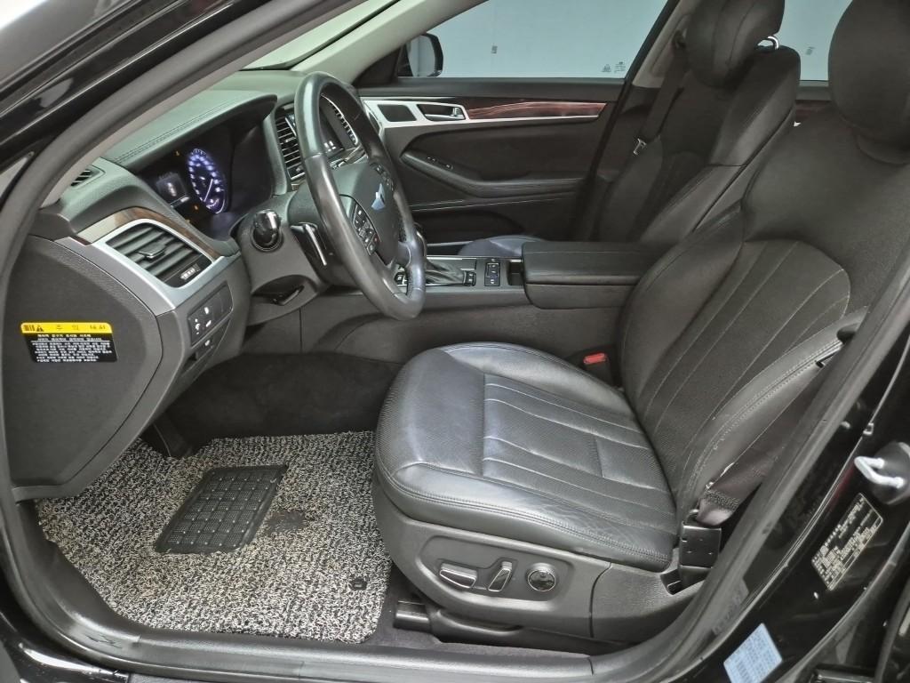 HYUNDAI Genesis - Vista 11