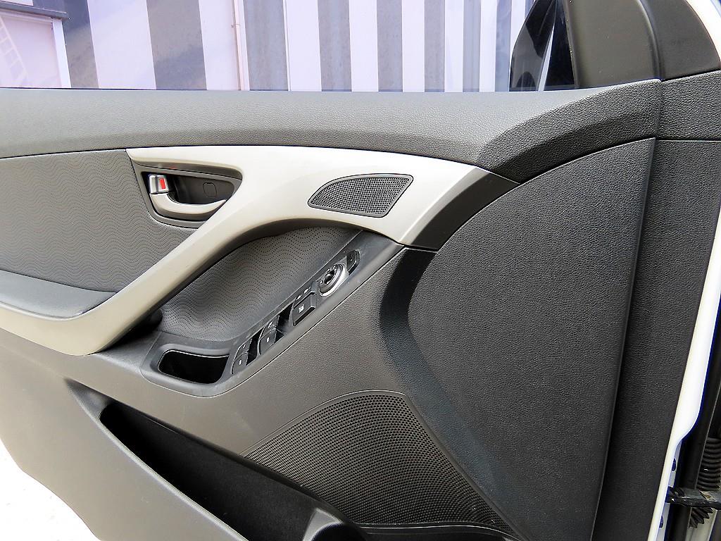 HYUNDAI Avante - Vista 11