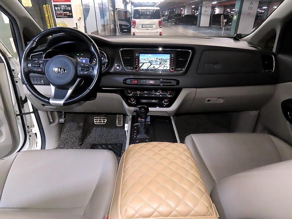 KIA Carnival - Vista 10