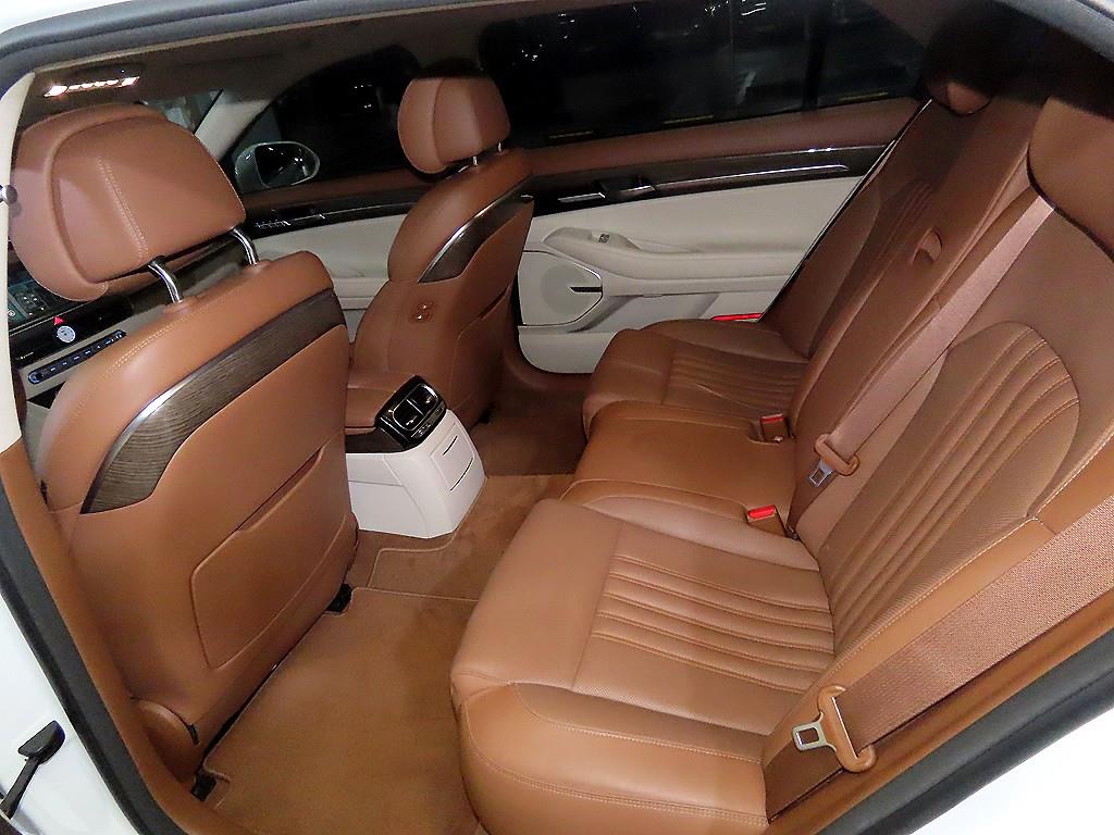 Genesis G90 - Vista 7