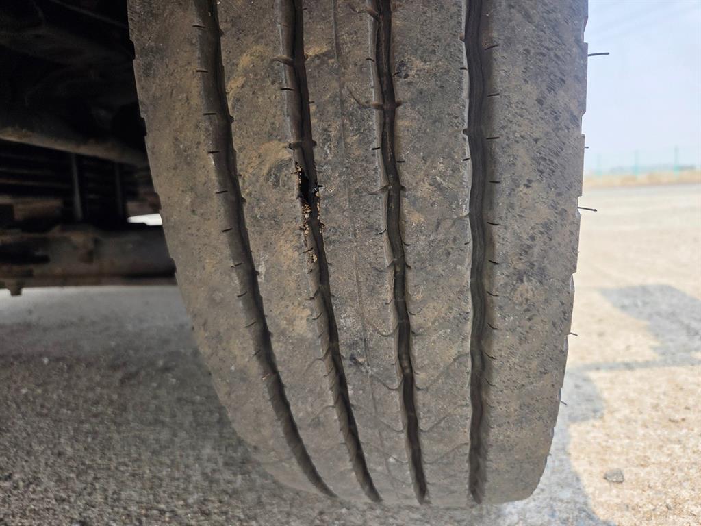 medium and large cargo truck - Vista 11