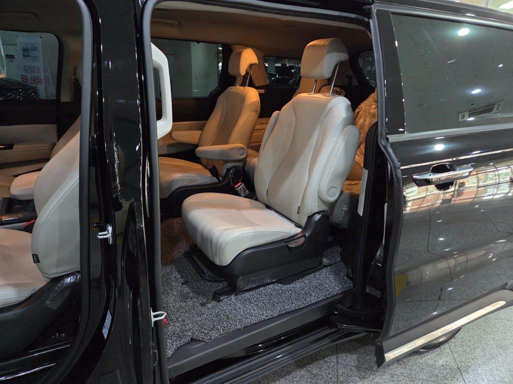 KIA Carnival - Vista 7