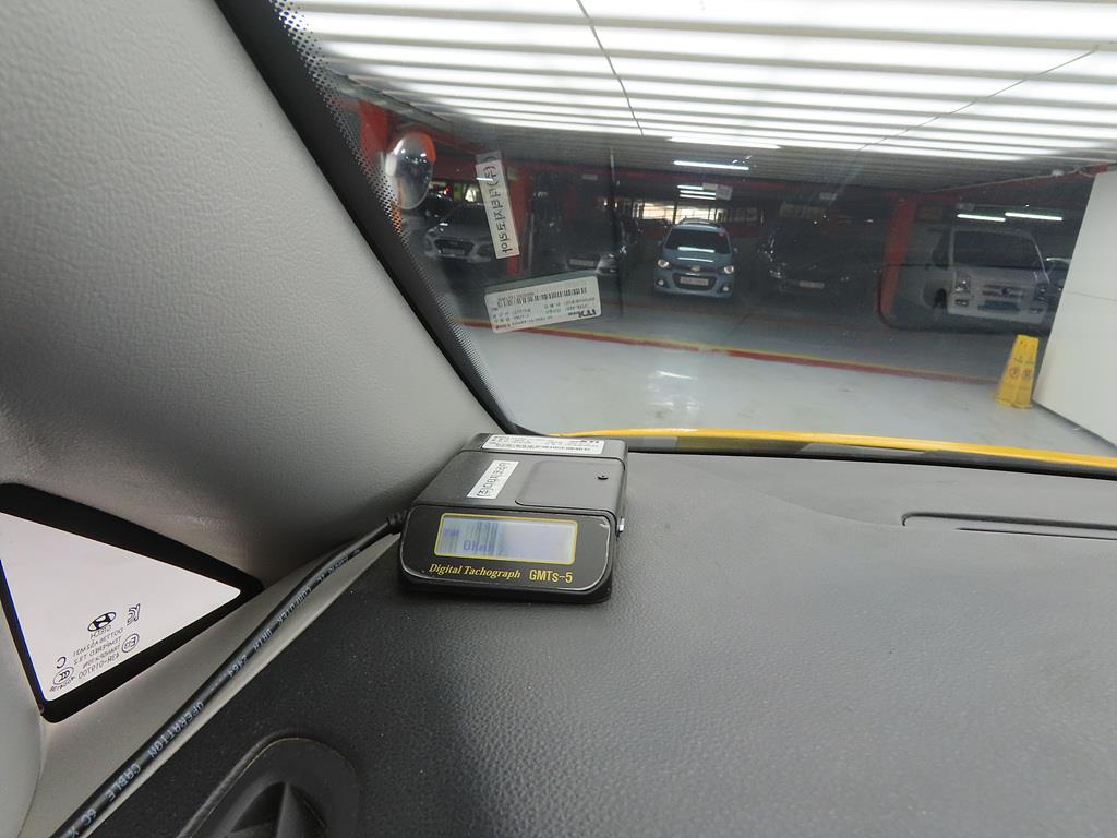 HYUNDAI Starex 2019 Amarillo - Importación desde Corea - HF Imports Iquique - Foto 17