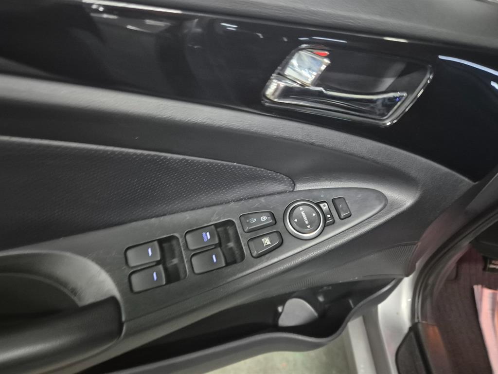 HYUNDAI Sonata - Vista 12