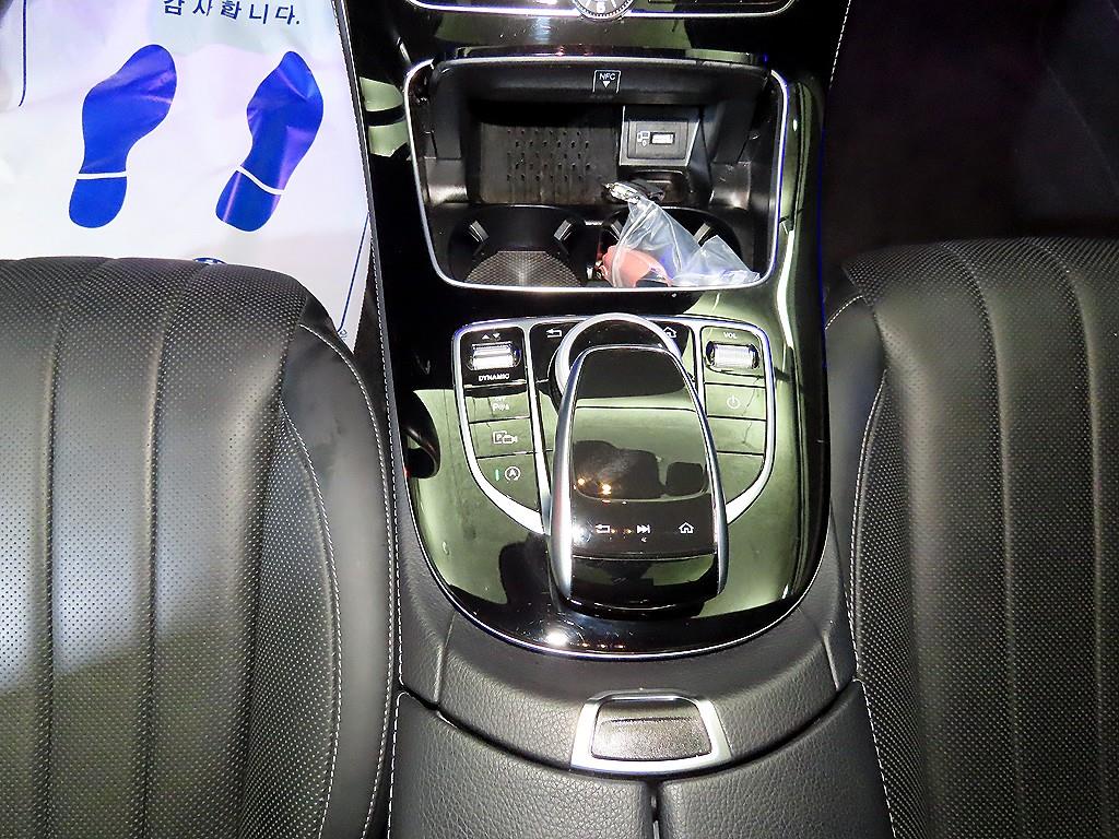 Mercedes Benz E class - Vista 12