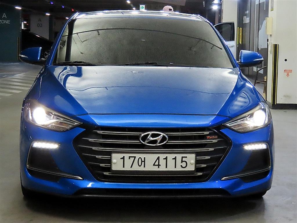 HYUNDAI Avante - Vista 2