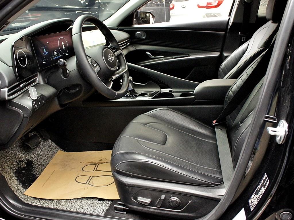 HYUNDAI Avante - Vista 9