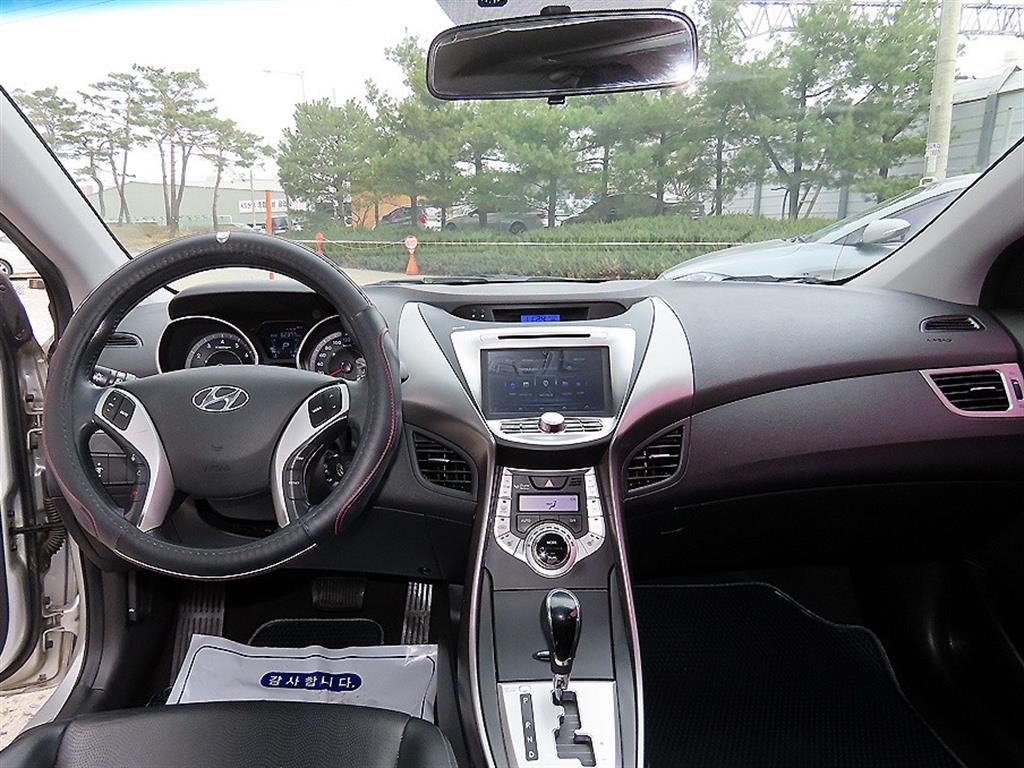 HYUNDAI Avante - Vista 7