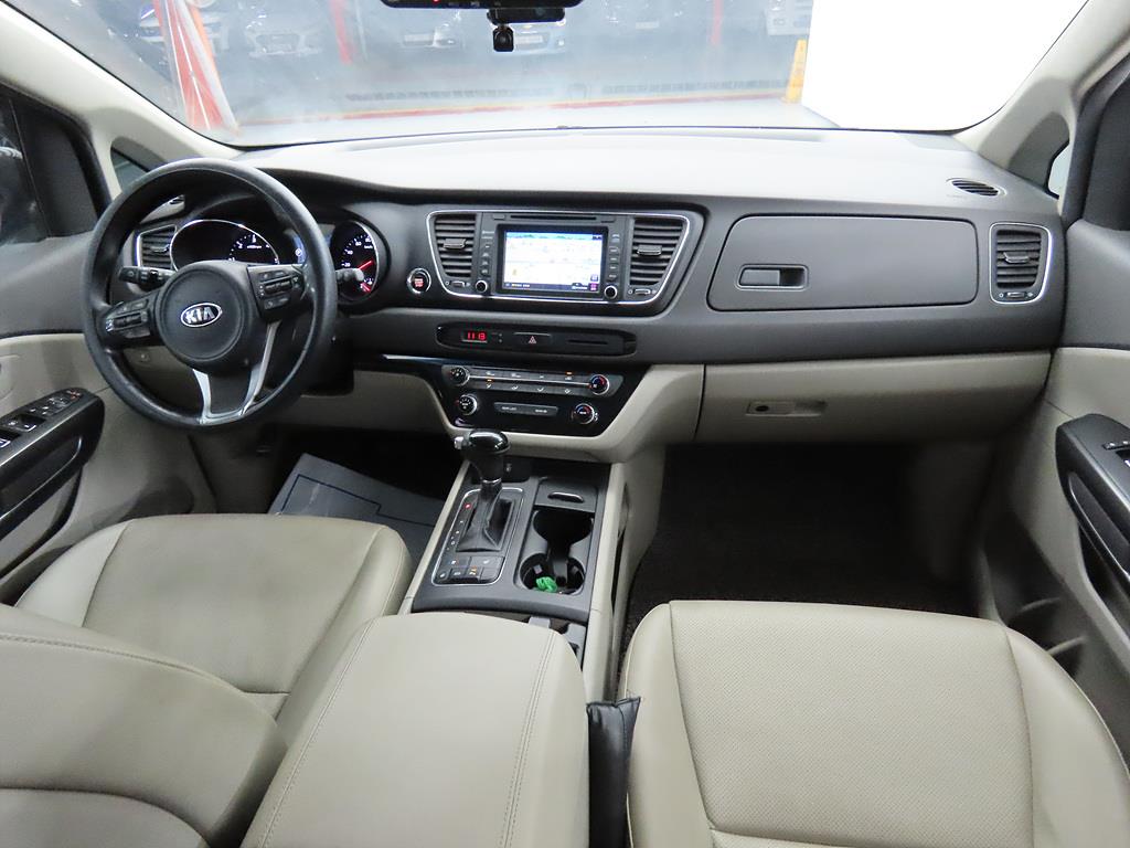 KIA Carnival - Vista 5