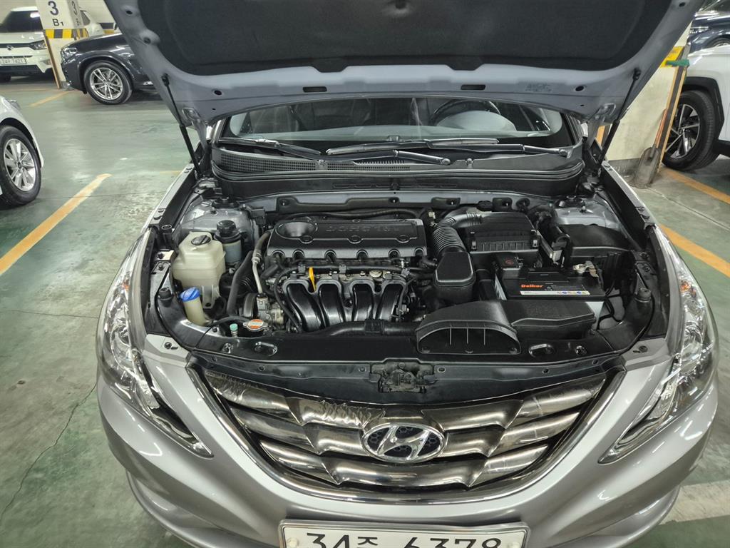 HYUNDAI Sonata - Vista 3