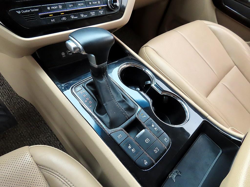 KIA Carnival - Vista 9