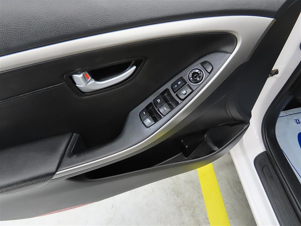 HYUNDAI i30 2014 Blanco - Importación desde Corea - HF Imports Iquique - Foto 13