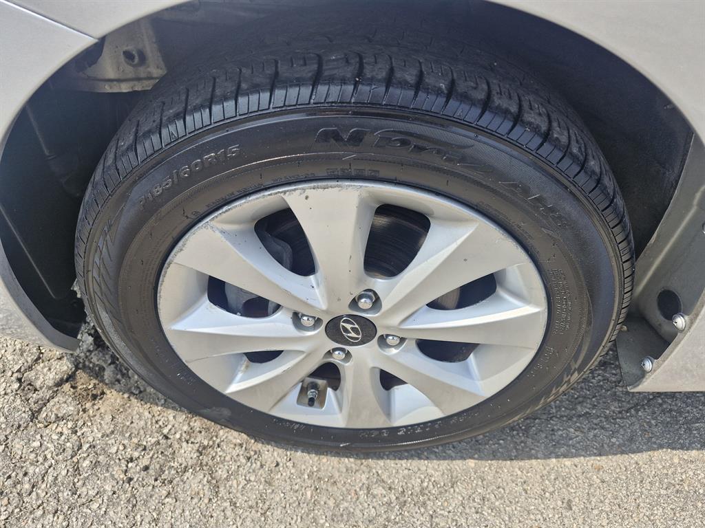 HYUNDAI Accent 2017 Plateado - Importación desde Corea - HF Imports Iquique - Foto 14