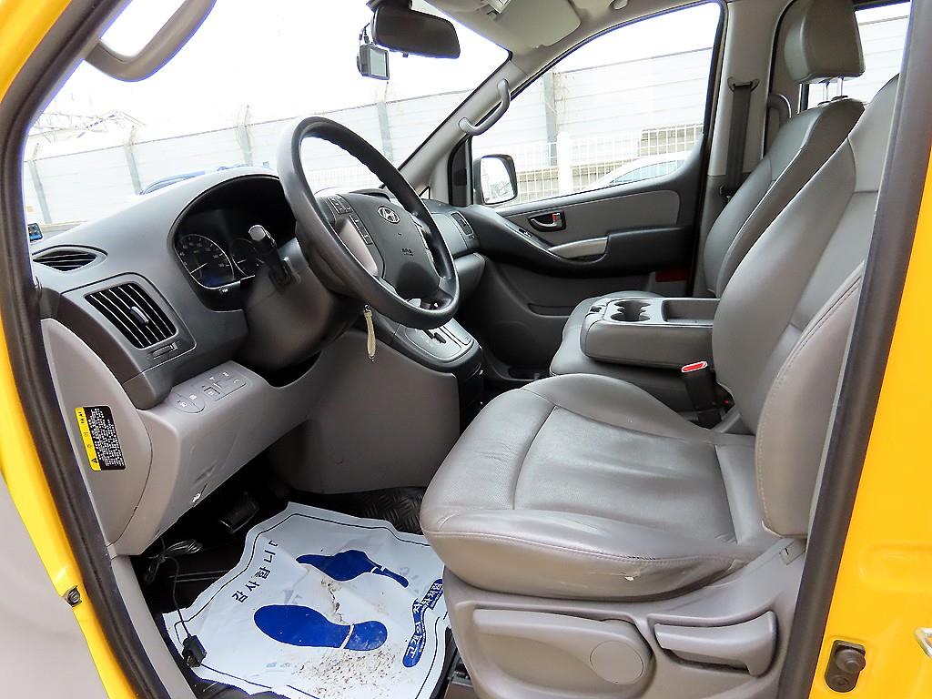 HYUNDAI Starex - Vista 5