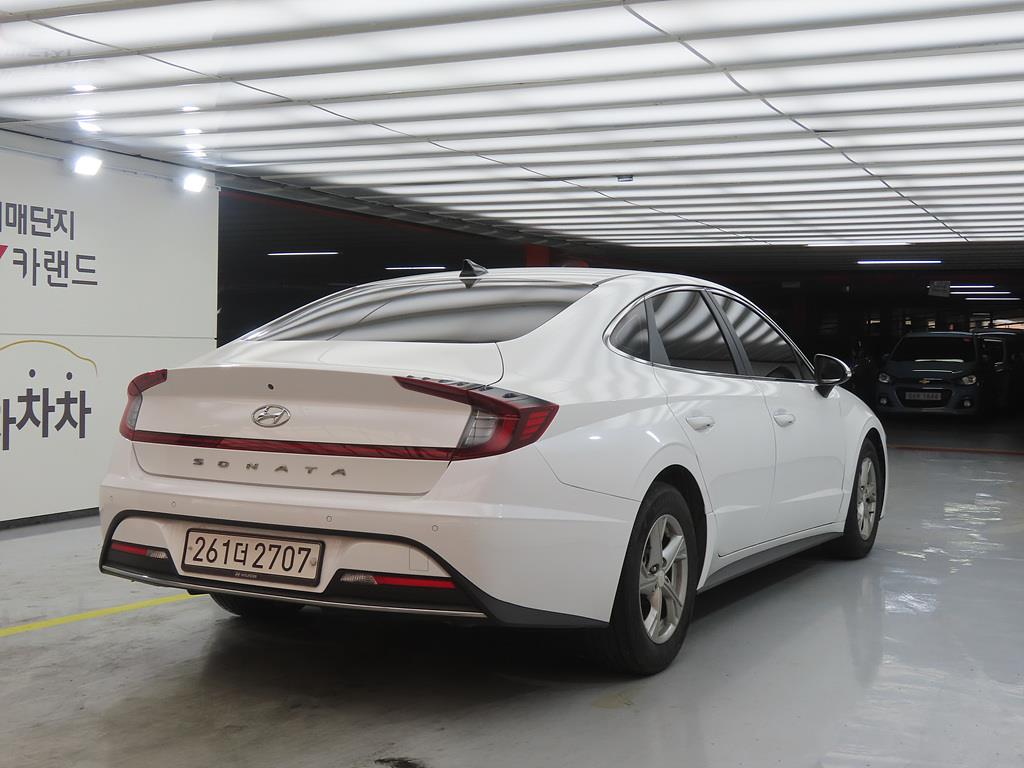 HYUNDAI Sonata - Vista 4