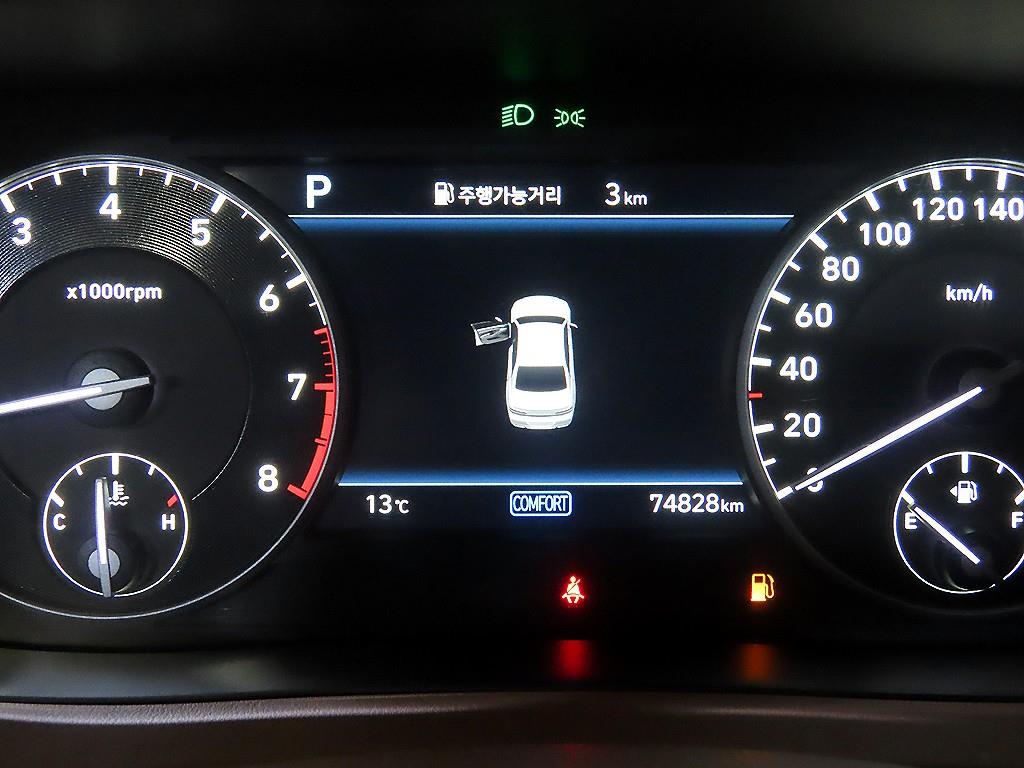 Genesis G90 - Vista 9