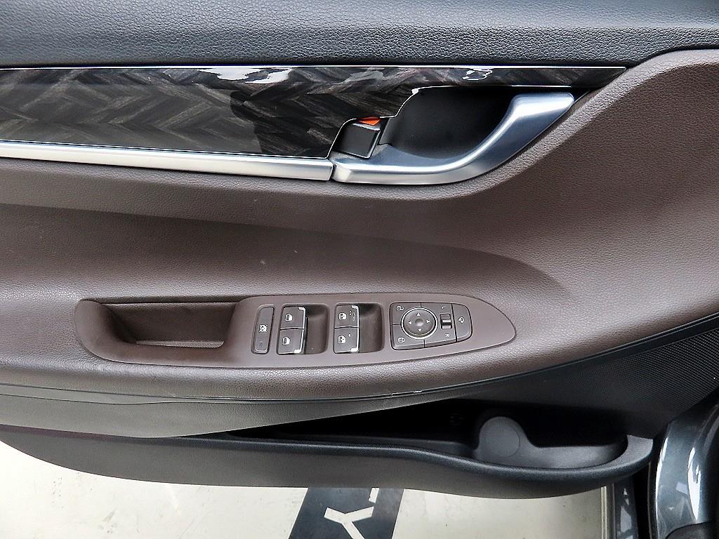 HYUNDAI Grandeur - Vista 11