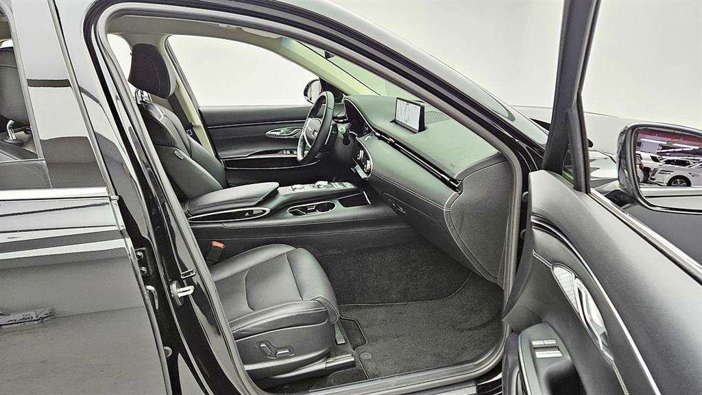 Genesis GV70 - Vista 8